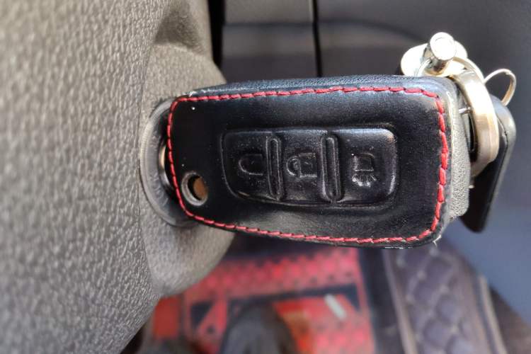 Used Foton Toano 2024 Joyear Multi-Function 2.0T Manual Long-Wheelbase Mid-Roof Model with Single Rear Tire Available in 5/6/7/9-Seater Configurations
