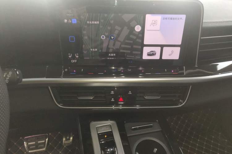 Used Volkswagen Tavendor 2024 380TSI All-Wheel Drive R-Line Cruise Edition Audio And AC Panel