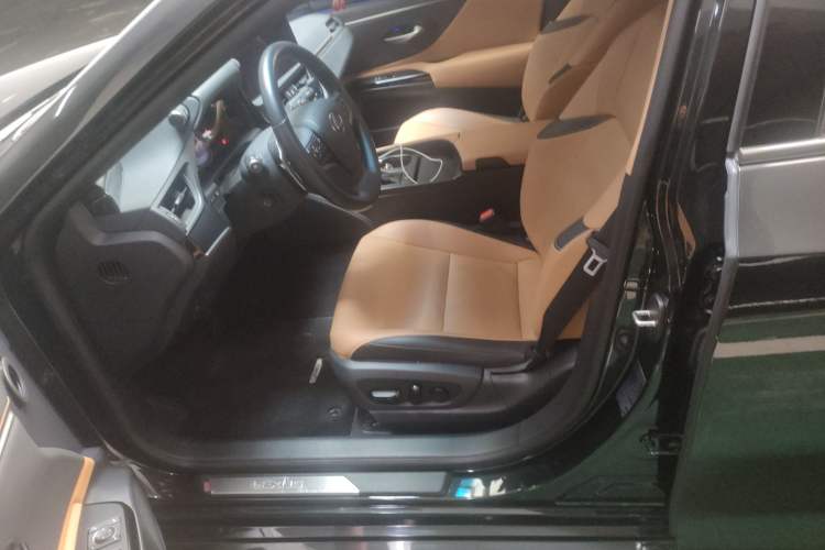 Used Lexus ES 2023 200 Excellence Edition