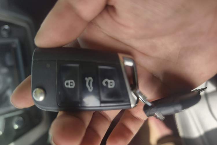 Used Volkswagen Touran 2018 Volkswagen Touran L 280TSI DSG Comfort Edition 7-seater Vehicle Key