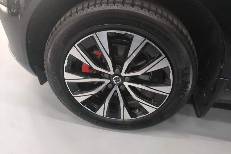 Used Volvo XC60 2024 B5 4x4 Smart Luxury Edition