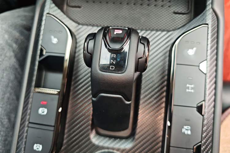 Used Haval Raptor New Energy 2024 Hi4 145 Cross-Over Edition Gear Lever