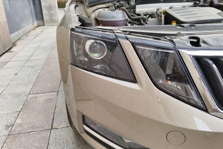 Used Skoda Octavia 2019 1.5L Automatic Smart Drive Luxury Edition China V Standard Right Front Headlight