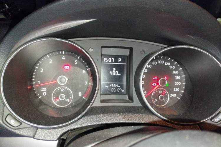 Used Volkswagen Golf 2011 1.6L Automatic Fashion Edition Instrument Cluster