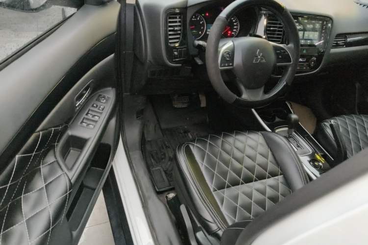 Used Mitsubishi Outlander 2020 2.0L Two-Wheel Drive Comfort Edition 5 Seats