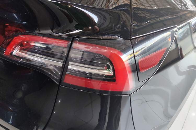 Used Tesla Model Y 2021 Standard Range Rear-Wheel Drive Version Exterior 3