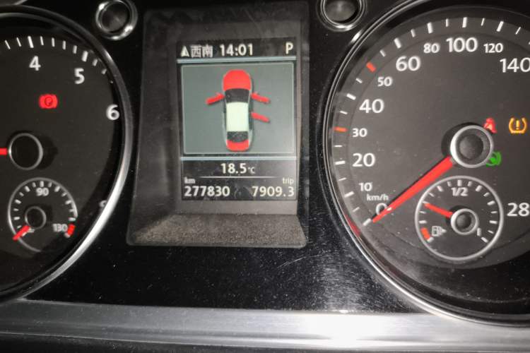 Used Volkswagen FAW-Volkswagen CC 2013 1.8TSI Luxury Model Odometer Close Up