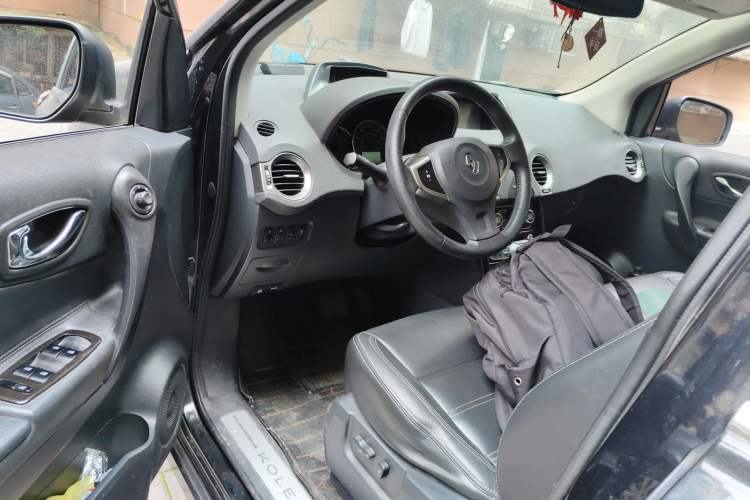 Used Renault Koleos 2013 2.5L 4x4 Comfort Edition with Navigation
