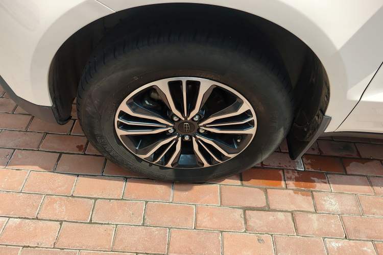 Used Geely Auto Vision X6 2016 1.8L Manual Luxury Model
