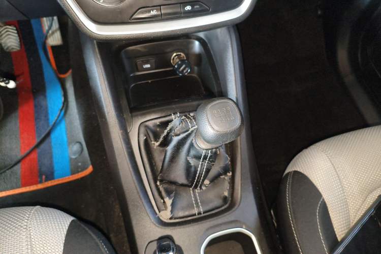 Used Wuling Hongguang S3 2018 1.5L Manual Standard Version China V Standard Gear Lever