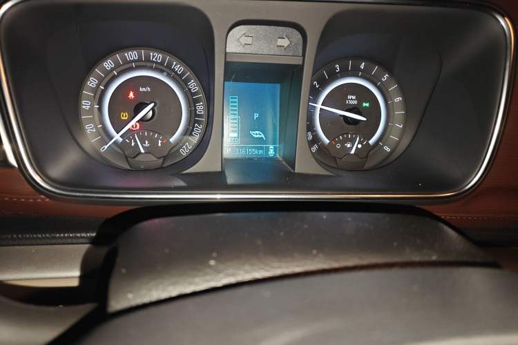 Used Buick GL8 2018 28T Luxury Model China VI Standard
