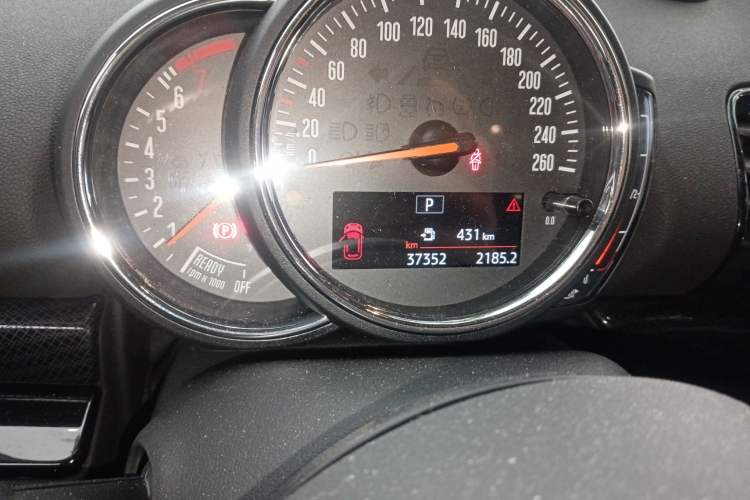 Used MINI Clubman 2021 1.5T ONE Odometer Close Up