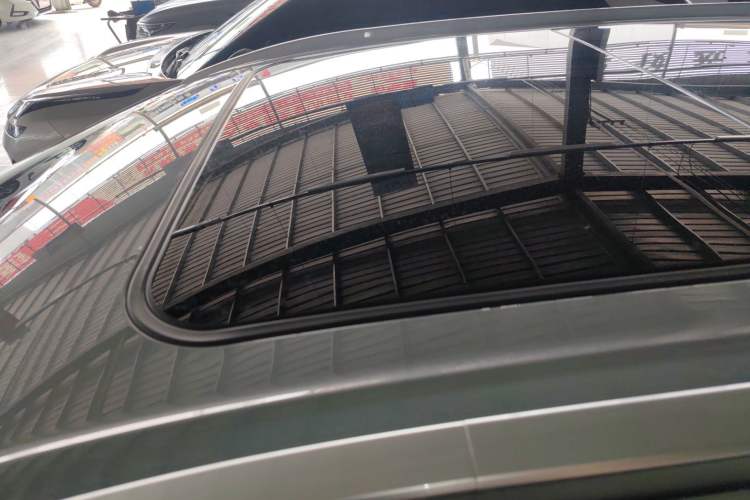 Used AION Y 2023 Plus 510 Smart Edition Roof