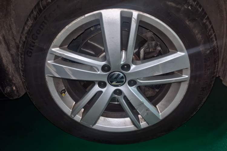 Used Volkswagen Sharan 2016 380TSI Comfort Edition 7-Seater Right Front Wheel Hub