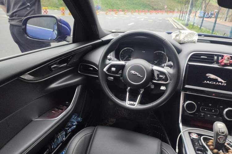 Used Jaguar XEL 2020 2.0T 200 PS R-DYNAMIC S Advanced Sport Edition Steering Wheel