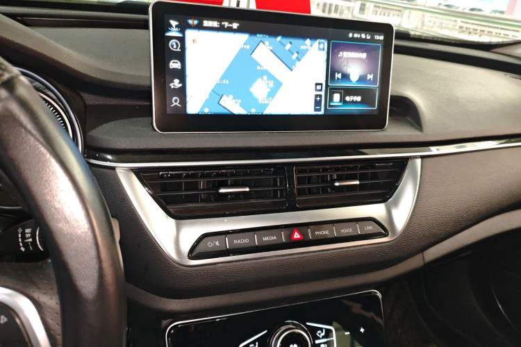 Used Hongqi H5 2022 Classic Model Facelift 1.8T Automatic Smart Connect Flagship Edition
