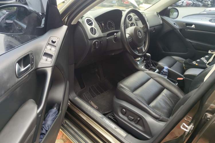 Used Volkswagen Tiguan 2015 1.8TSI Automatic All-Wheel-Drive Luxury Model Driver Seat