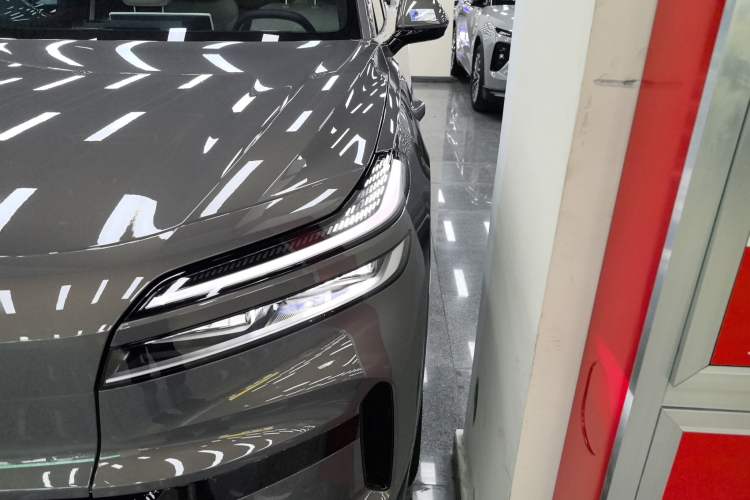 Used ONVO Luxeed L90 2025 Model—Max Six-Seater Version
