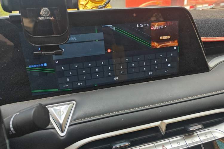 Used Venucia V 2022 260T Black Horse Edition · Idol
