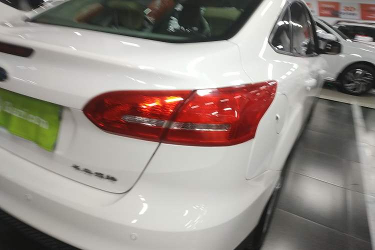 Used Ford Focus 2015 Sedan 1.6L Automatic Comfort Model
