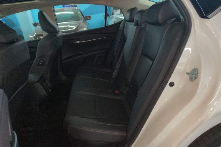 Used Toyota Camry 2026 Model Dual-Engine 2.0HSE Sport Lite Edition