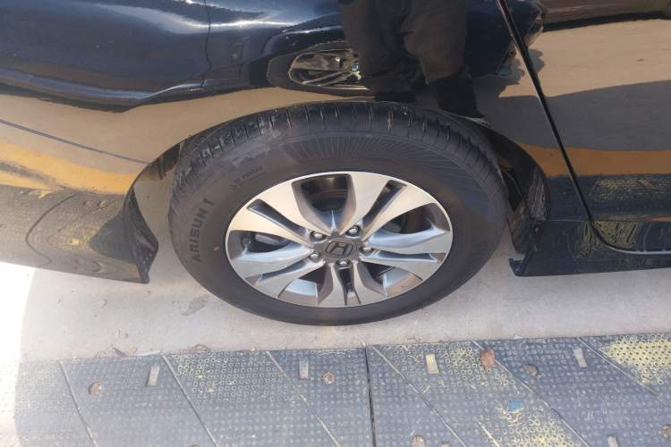 Used Honda Accord 2015 2.0L LX Comfort Edition Right Rear Wheel Hub