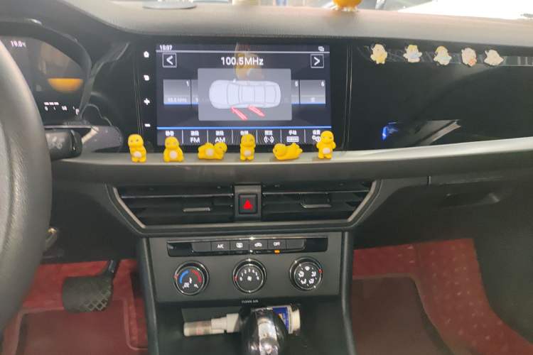 Used Volkswagen Lavida 2022 1.5L Automatic Comfort Edition Audio And AC Panel