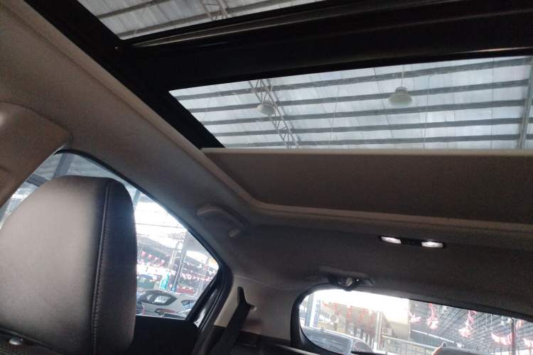 Used Honda Vezel 2016 1.8L CVT Front-Wheel Drive Pioneer Edition