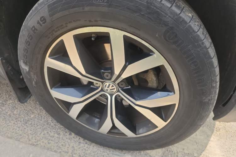 Used Volkswagen Teramont 2017 380TSI Four-Wheel Drive Luxury Edition Right Front Wheel Hub