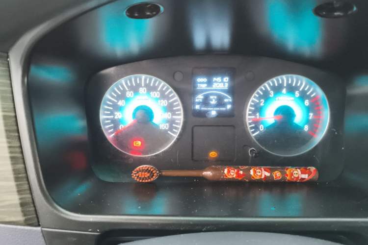 Used Jinbei Hiace X30 CNG 2023 1.5L Natural Gas Super-Enjoyment Passenger Van 5/6/7 Seats No Air Conditioning SWCC15M
