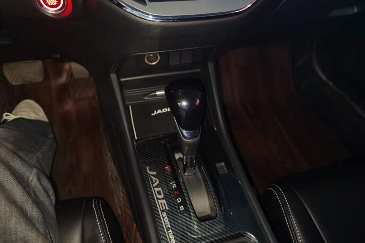 Used Honda Jade 2017 1.8L automatic Comfort version 5 seats
