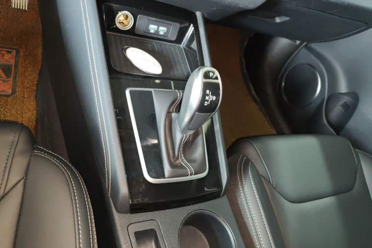 Used BYD Song 2020 Classic Edition 1.5T Automatic Elite Model Gear Lever