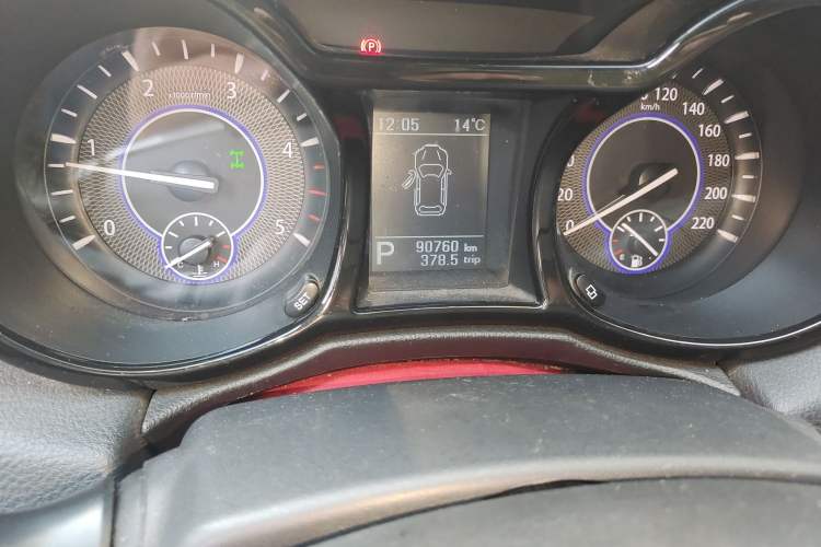 Used JMC Yusheng S350 2014 2.4T Automatic 4x4 Diesel Luxury Version with Sunroof 5 Seats