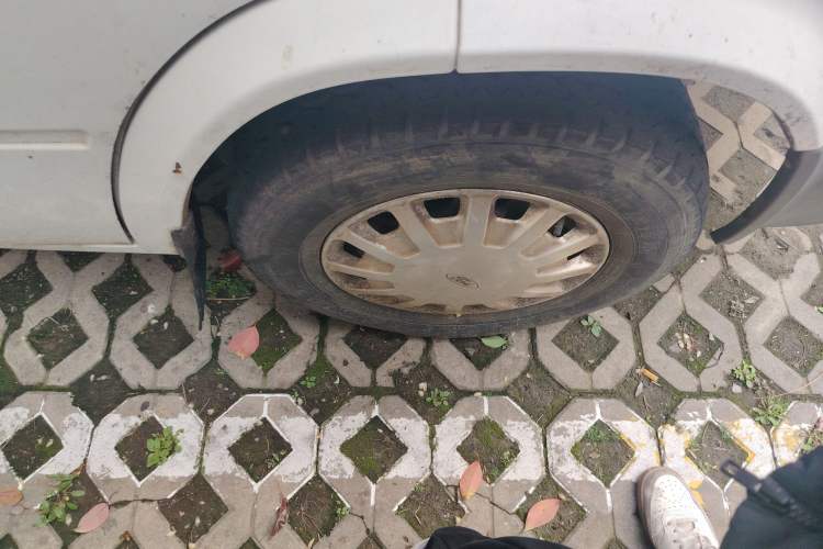 Used Ford Classic Transit 2013 2.8T Diesel Logistics Model with Short Wheelbase and Mid-Roof JX493ZLQ4