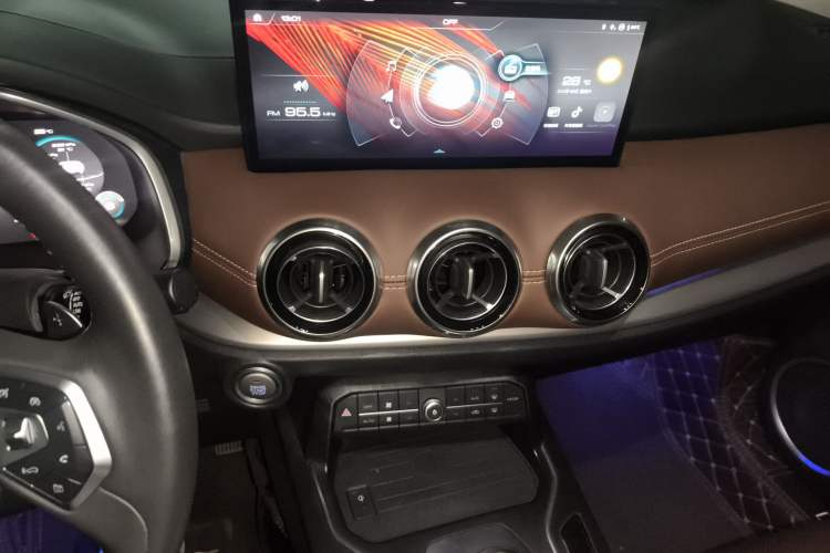 Used Wey VV6 2021 2.0T Two-Wheel Drive Smart Plus