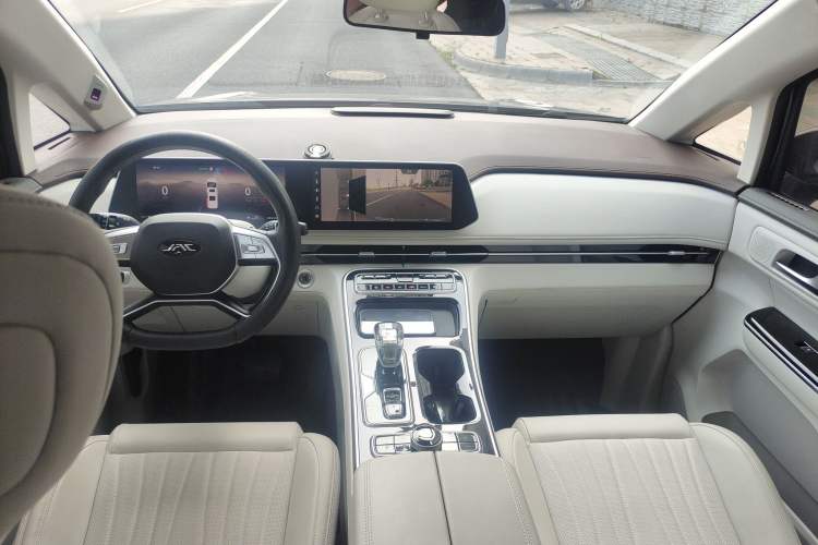 Used JAC Refine RF8 PHEV 2024 Zhiling Edition 1.5T 150KM Flagship Model – Lithium Iron Phosphate Center Console