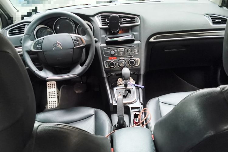 Used Citroen C4L 2013 1.8L Automatic Jingzhi Edition Center Console