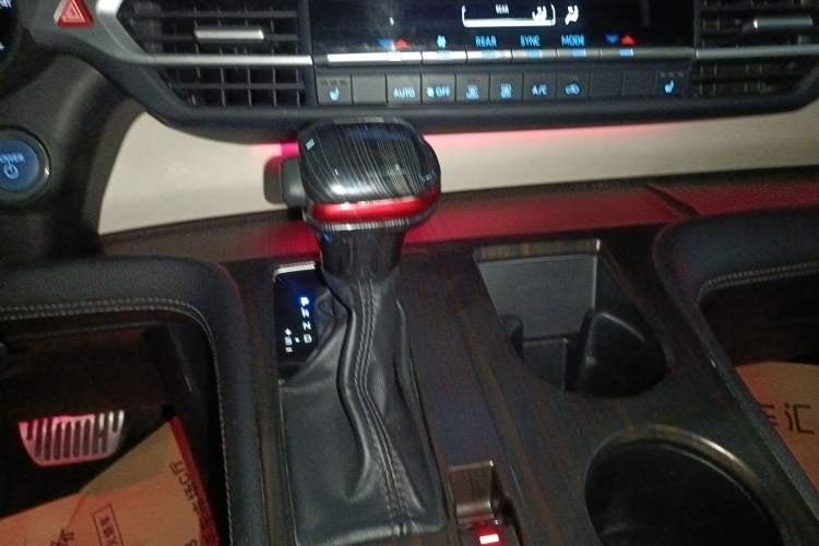 Used Toyota SIENNA 2021 2.5L Hybrid Luxury Edition Gear Lever