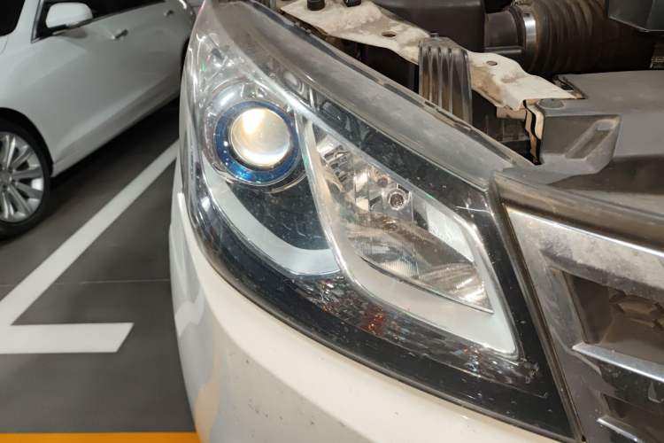 Used SAIC MAXUS G10 2018 PLUS 2.0T Automatic Elite Edition Right Front Headlight