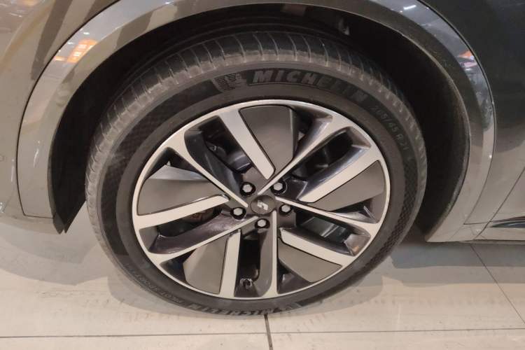 Used Li Auto L9 2022 Max model Exterior 4