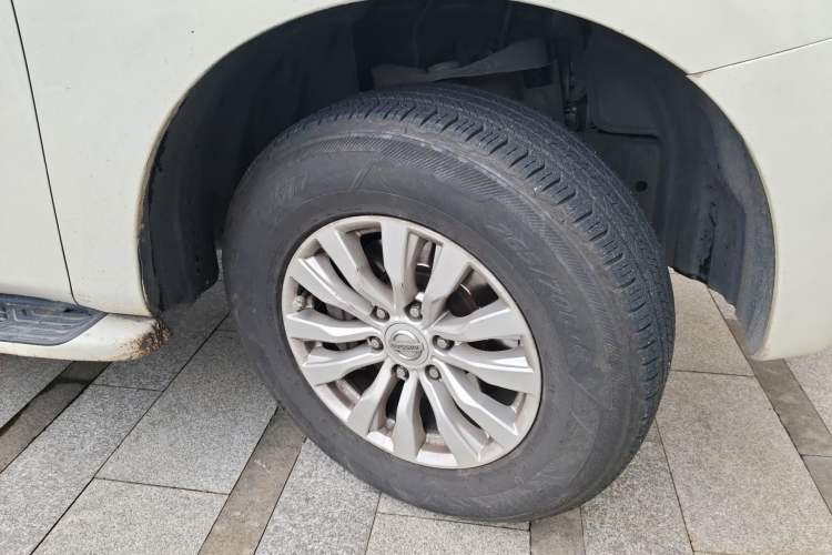 Used Nissan Patrol  Right Front Wheel Hub