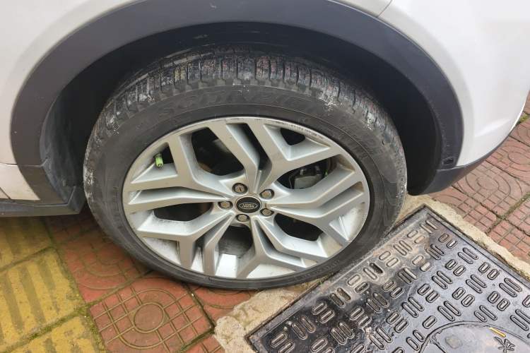 Used Land Rover Range Evoque 2018 240 PS SE Smart Brilliance Edition Right Front Wheel Hub