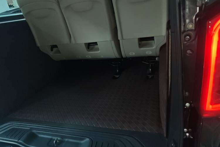 Used Mercedes-Benz Vito 2021 2.0T Elite Version 7 Seats Trunk