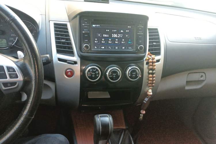 Used Mitsubishi Pajero Sport 2011 3.0L Luxury Navigation Edition