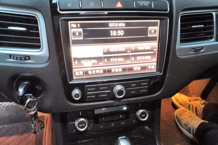 Used Volkswagen Touareg 2016 3.0 TSI High-End Version Audio And AC Panel