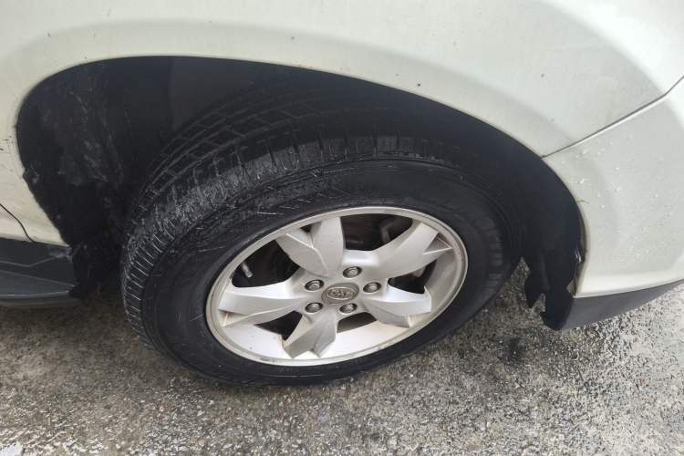 Used BYD S6 2014 2.0L Manual Luxury 5-Seater Right Front Wheel Hub