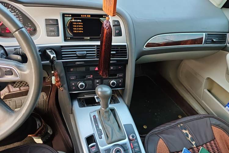 Used Audi A6L 2011 2.0 TFSI Automatic Standard Edition Audio And AC Panel