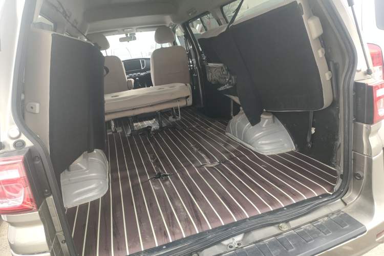 Used FORTHING Lingzhi 2022 M5L 1.6L Utility Model 7 Seats
