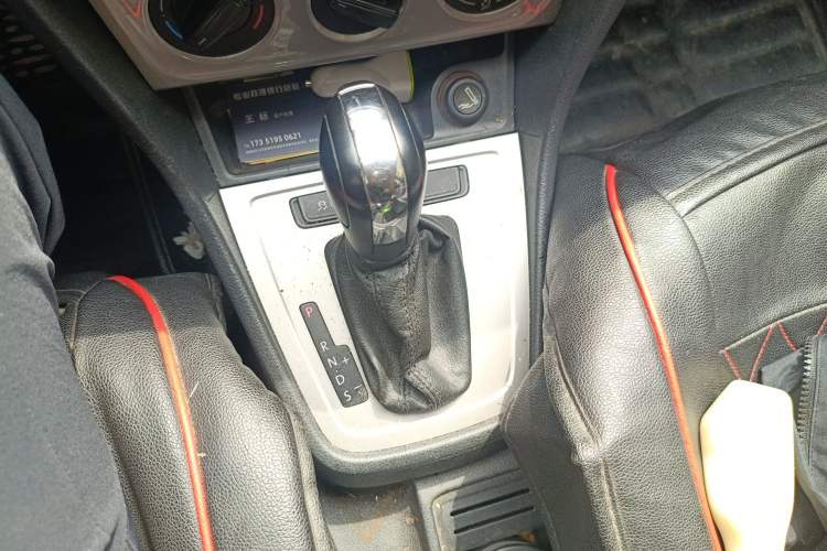 Used Volkswagen Lavida 2015 1.6L Automatic Fashion Edition Gear Lever