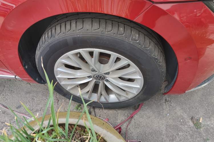 Used Volkswagen FAW-Volkswagen CC 2019 330TSI Glamour Edition China V Standard Right Front Wheel Hub